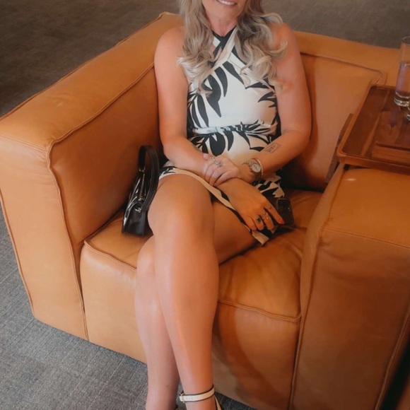 Meet your Posher, Natasha - Picture 3 of 3